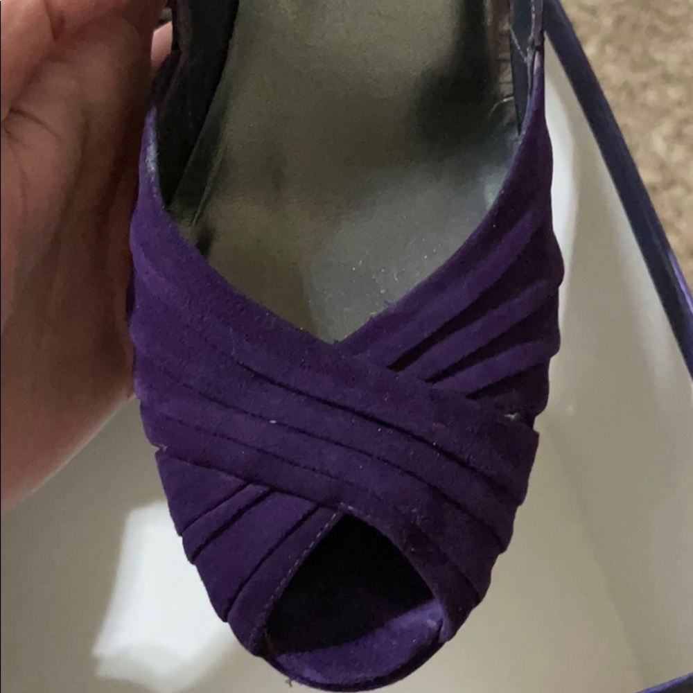 Stuart Weitzman Plum Velvet cross front pump!!❤️❤️👄👄